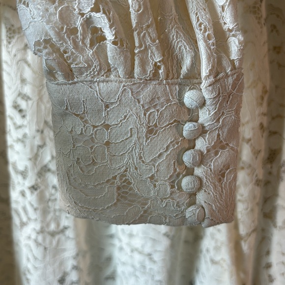 NWT H&M Lace Blouse with button wrist detail and mock neck size Large - Picture 4 of 6